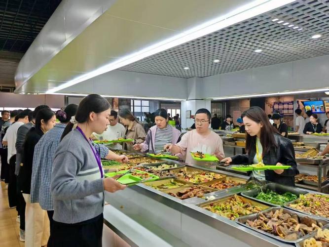 “吃”出生产力！揭秘超级工厂的餐饮管理智慧